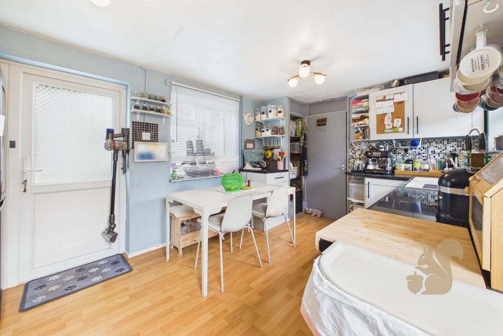 Property photo 3 of 14 Kitchen