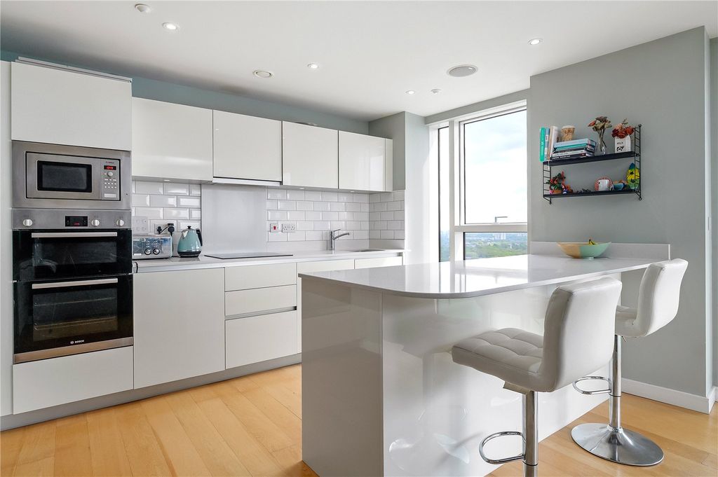 Property photo 3 of 15 Kitchen