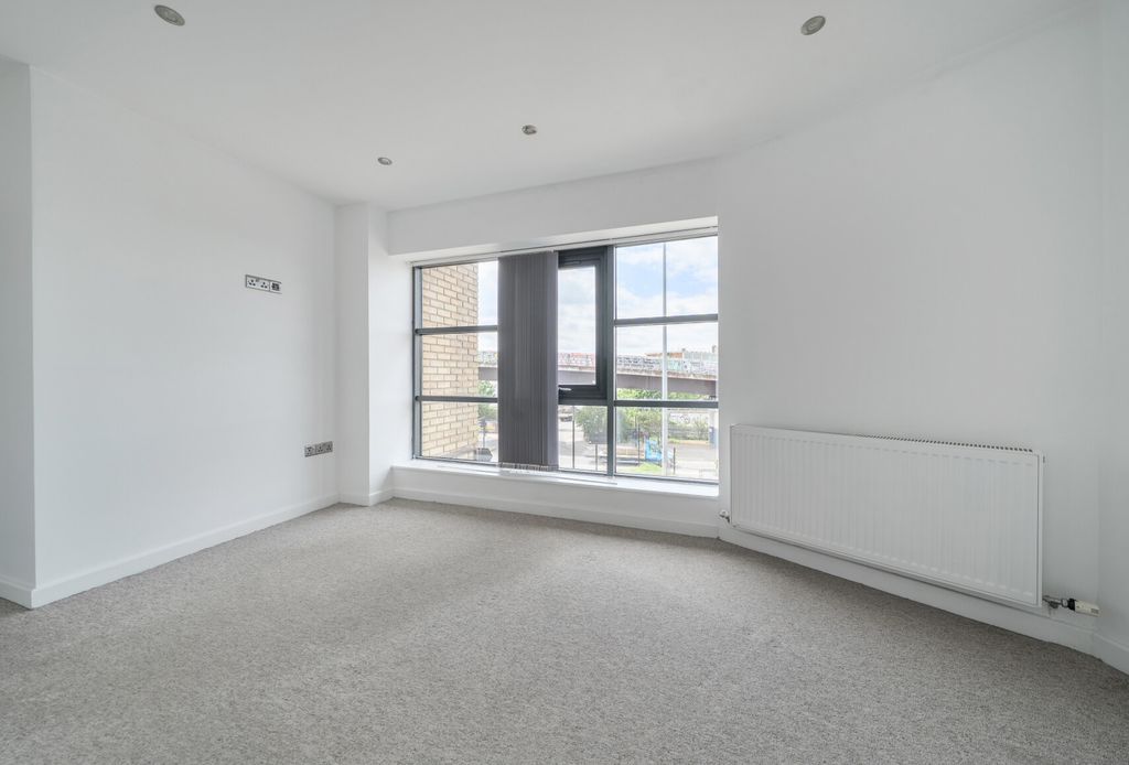 Property photo 2 of 14 1456413-6-69Fa19c...