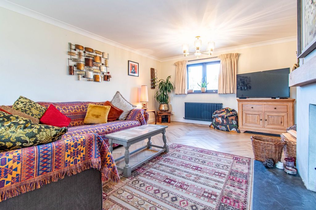 Property photo 2 of 32