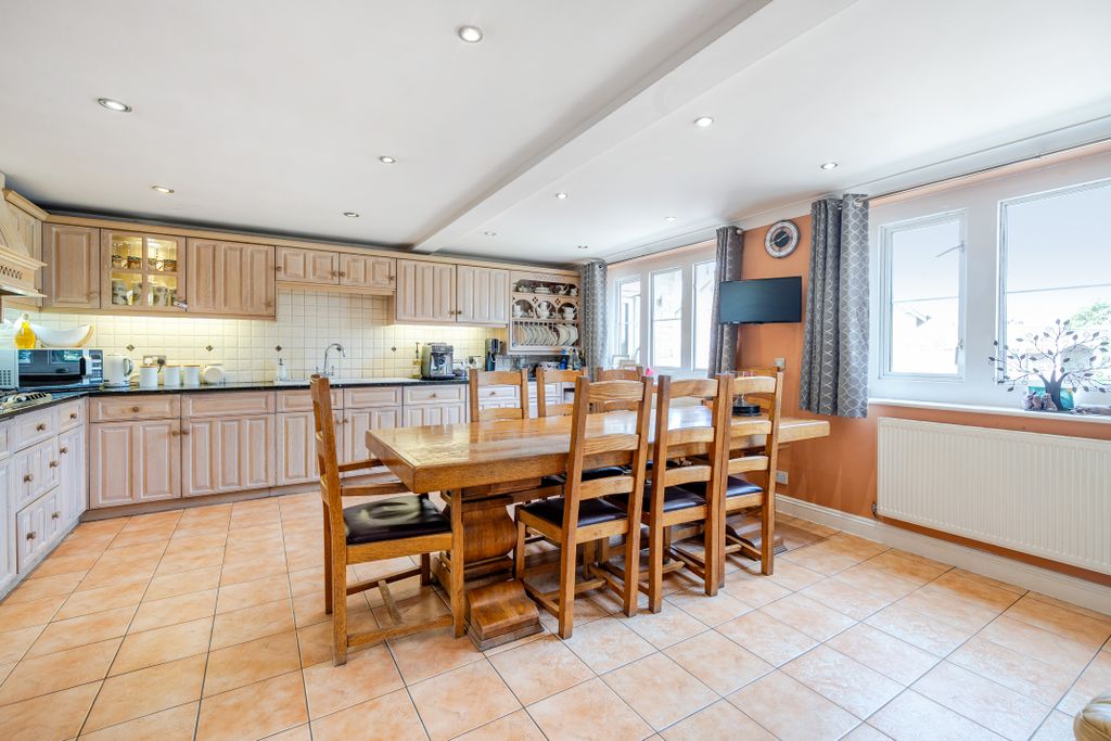 Property photo 2 of 20