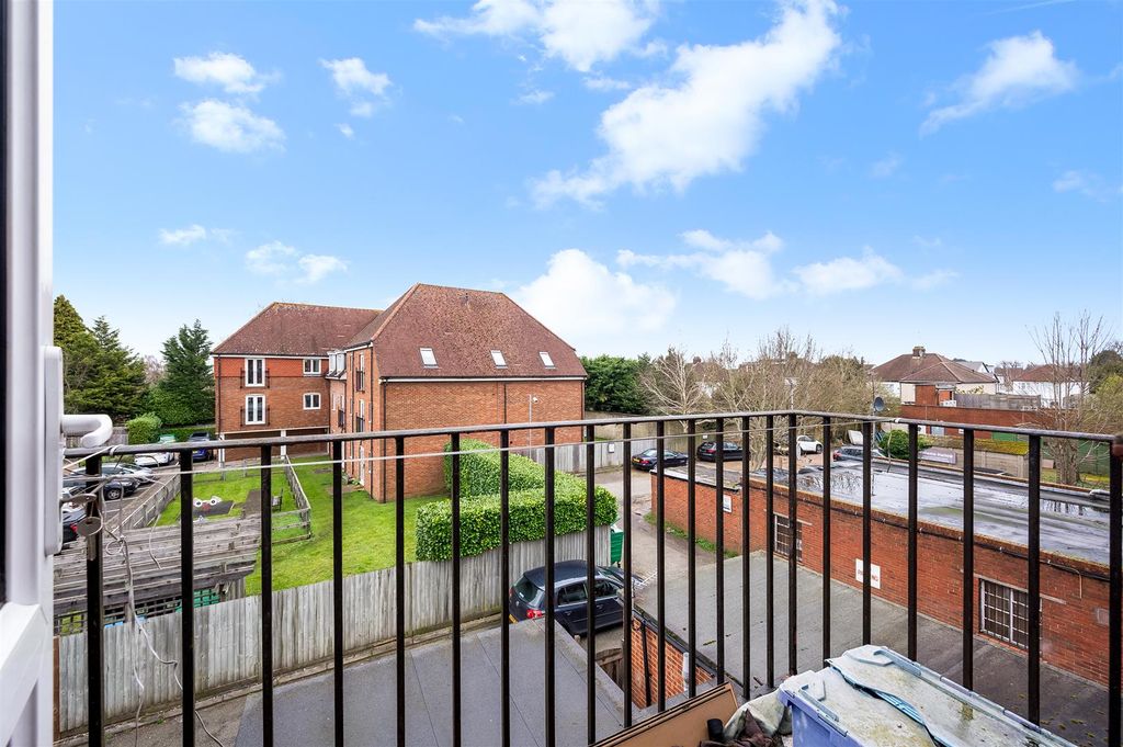 Property photo 2 of 16 High Street Banstead 23 B  (1).Jpg