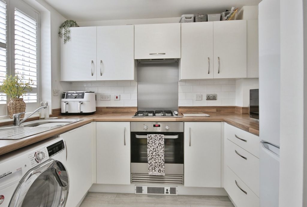 Property photo 2 of 14 4348094