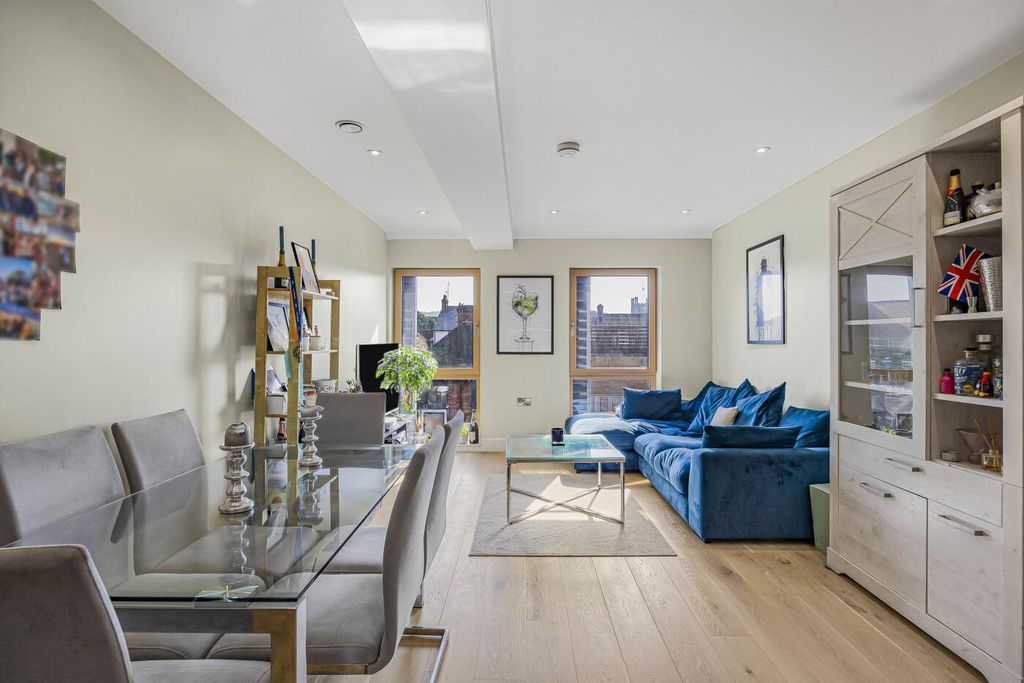 Property photo 3 of 17 Open-Plan Living