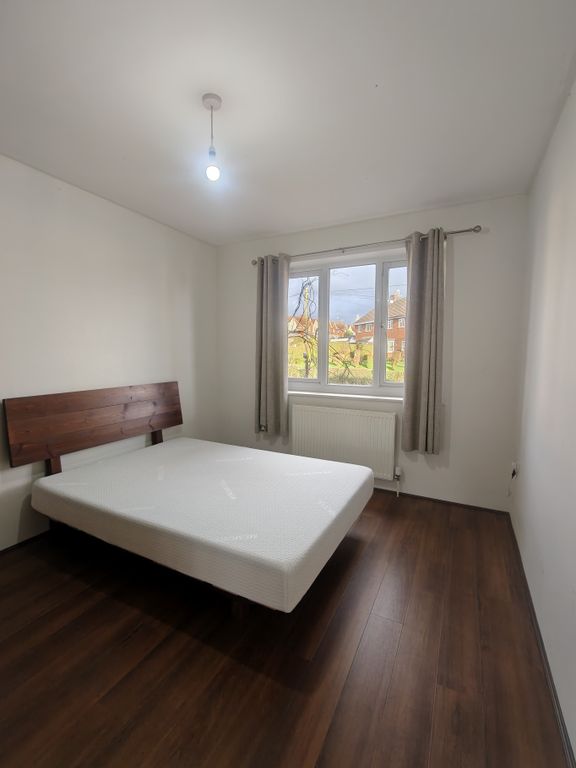 Property photo 1 of 8 Photo 0