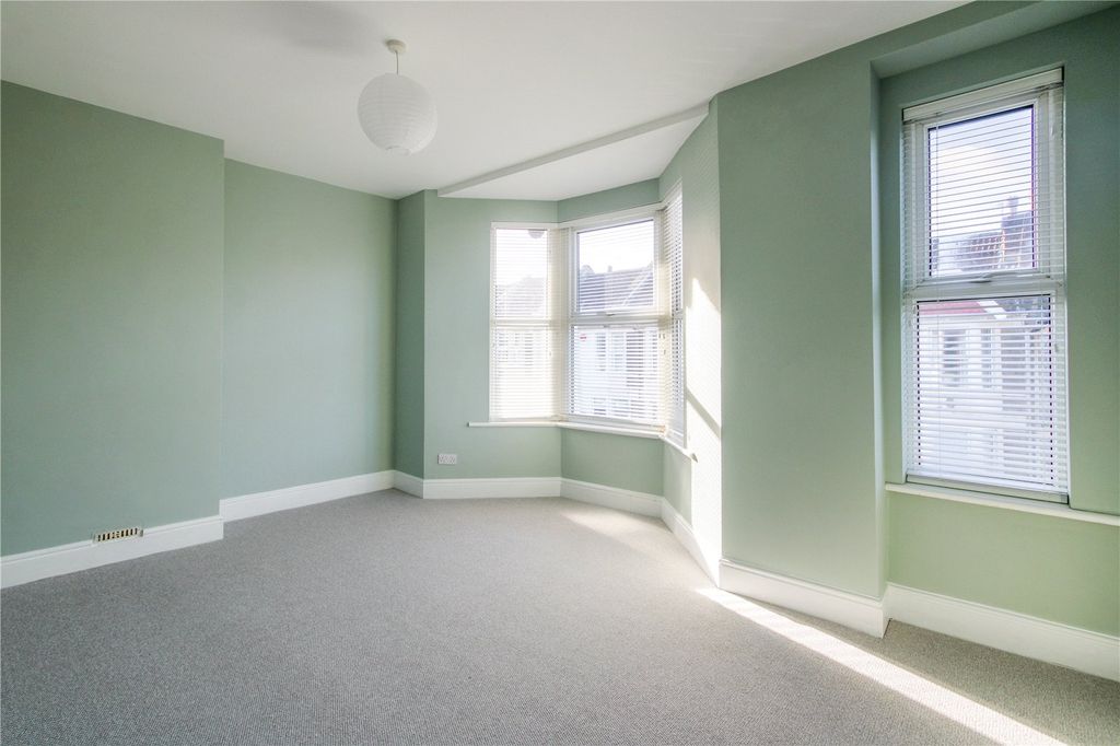 Property photo 2 of 23 Picture No. 15