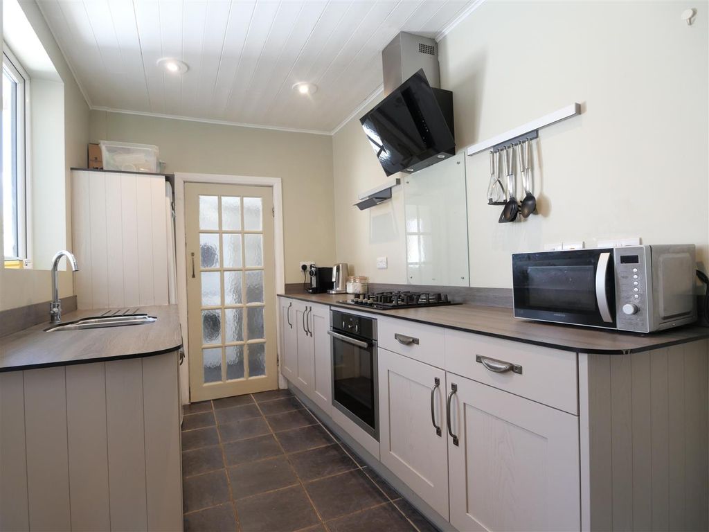 Property photo 3 of 9 Kitchen 1.Png