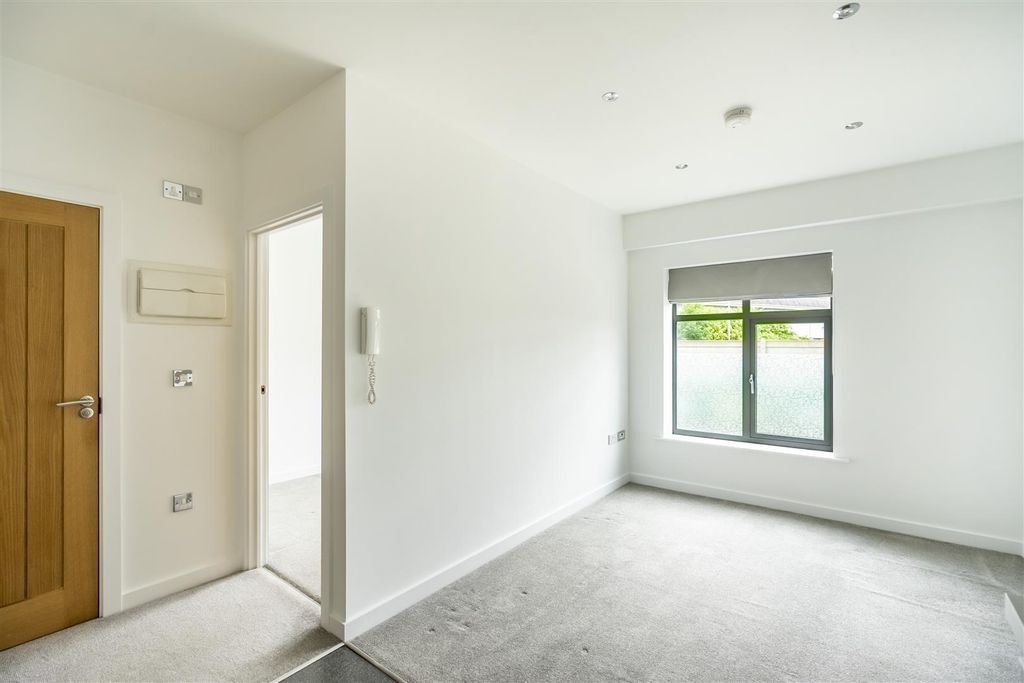 Property photo 3 of 9 5Fp-8.Jpg