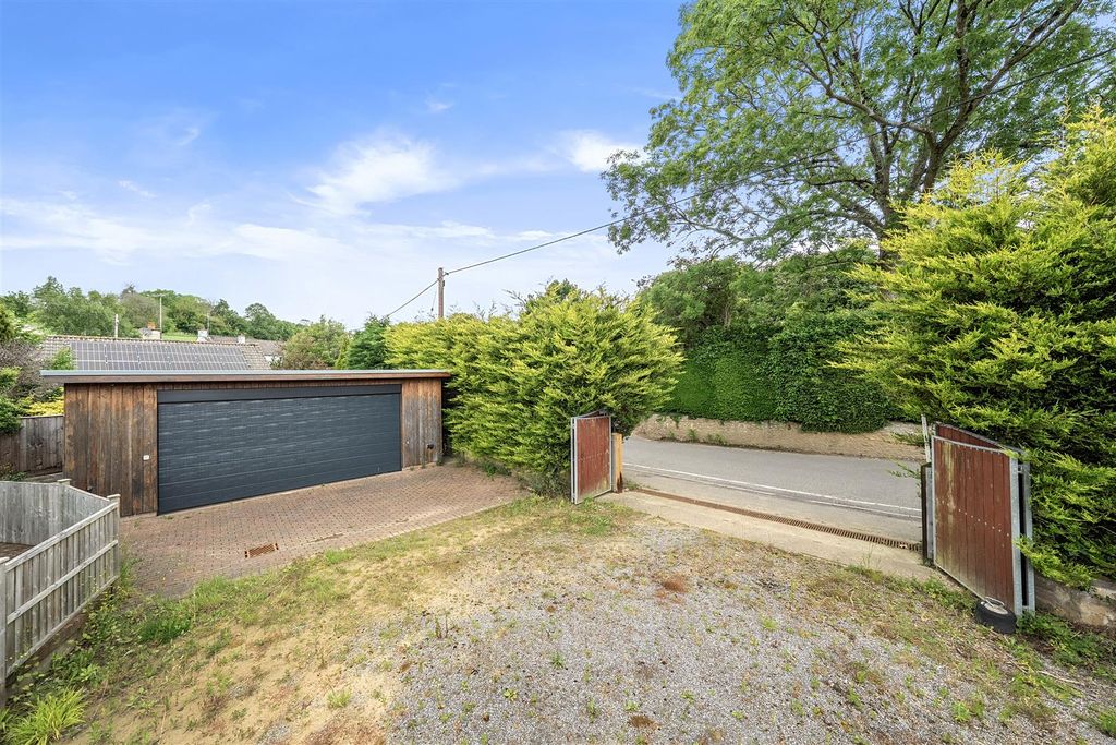 Property photo 2 of 22