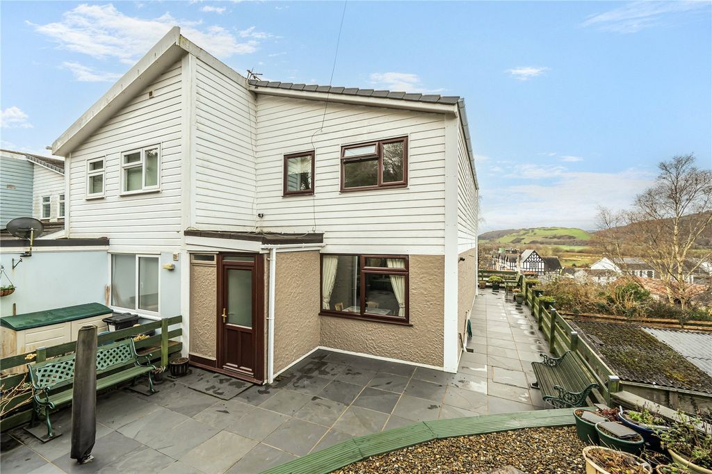 Property photo 2 of 21 Picture No. 02