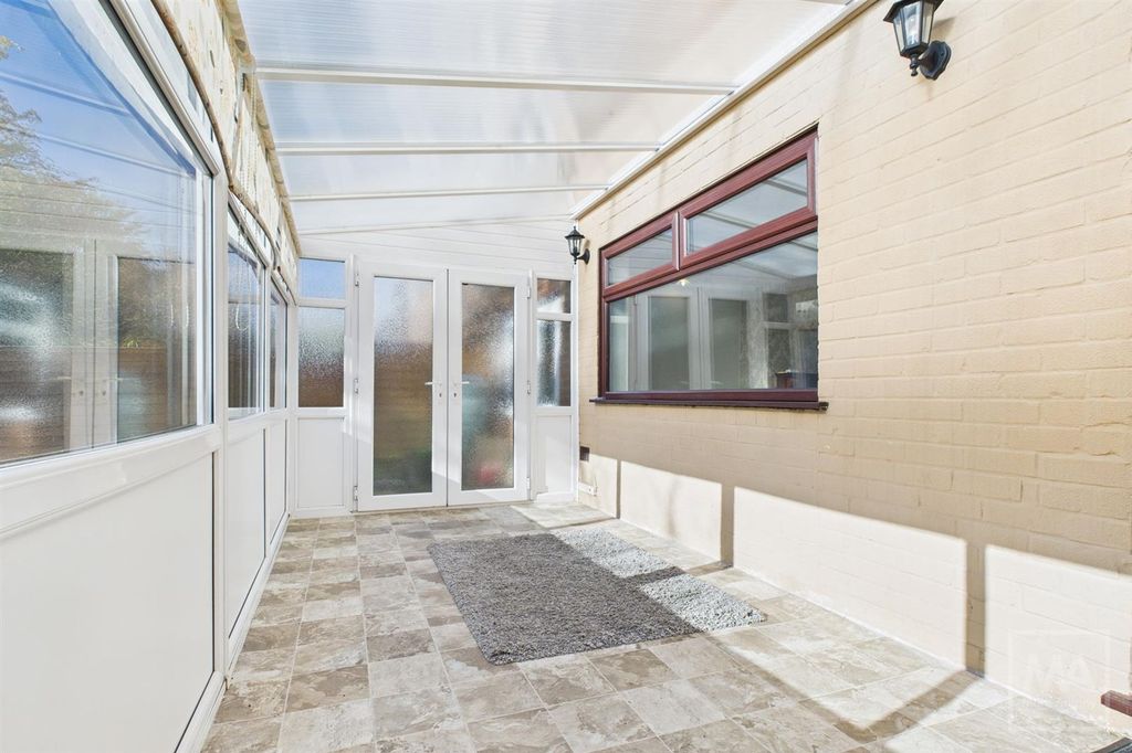 Property photo 3 of 16 Conservatory