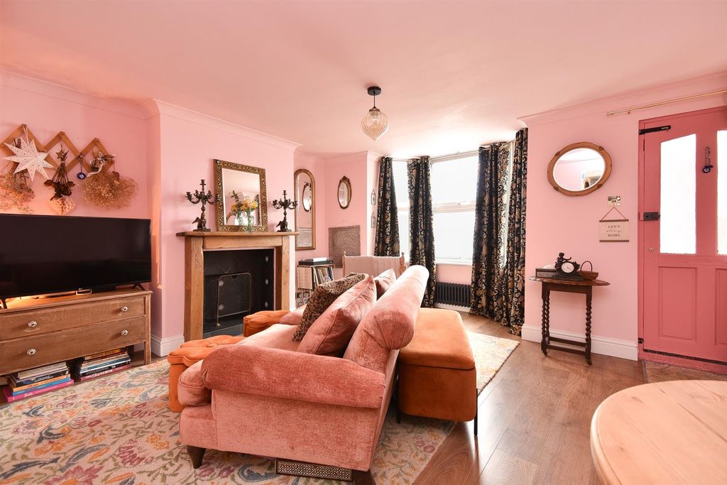 Property photo 1 of 17 Living Room