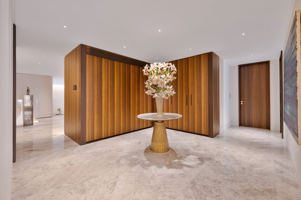 Property photo 2 of 26