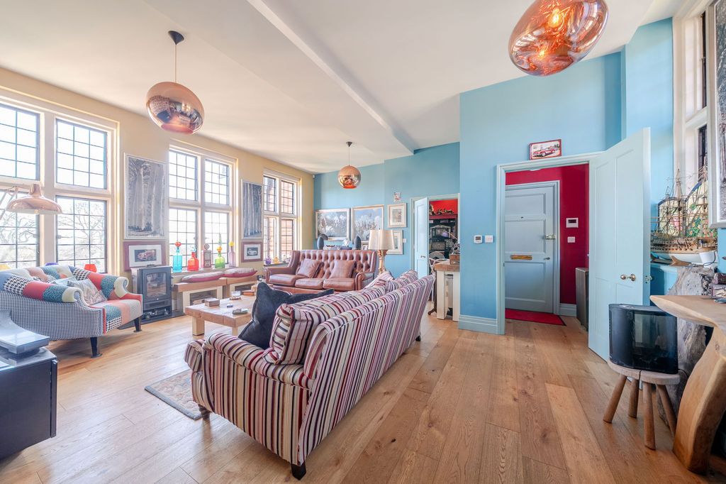 Property photo 1 of 30