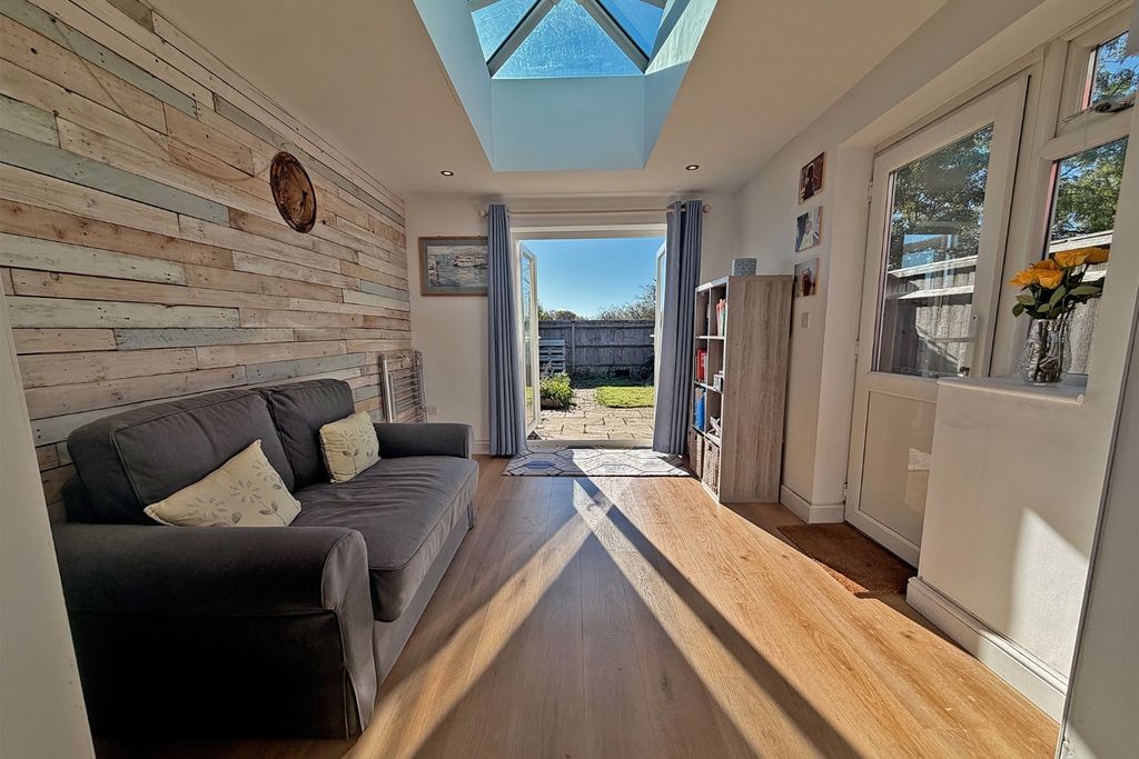 Property photo 3 of 12 5696316