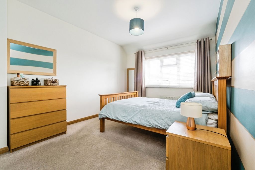 Property photo 3 of 17 Bedroom