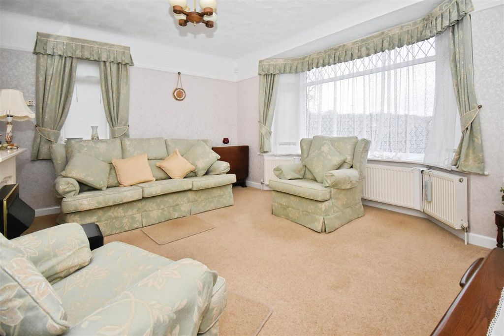 Property photo 3 of 26 88B47B31-Lr 20Sitting 20Room.Jpg