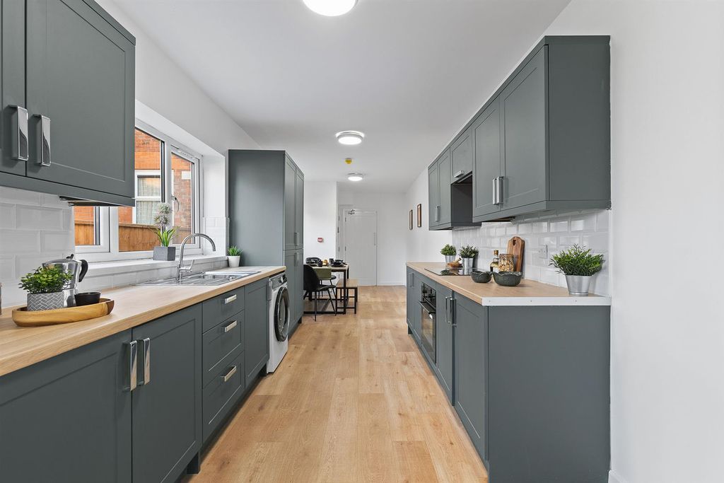 Property photo 3 of 12 Kitchen(5).Jpg