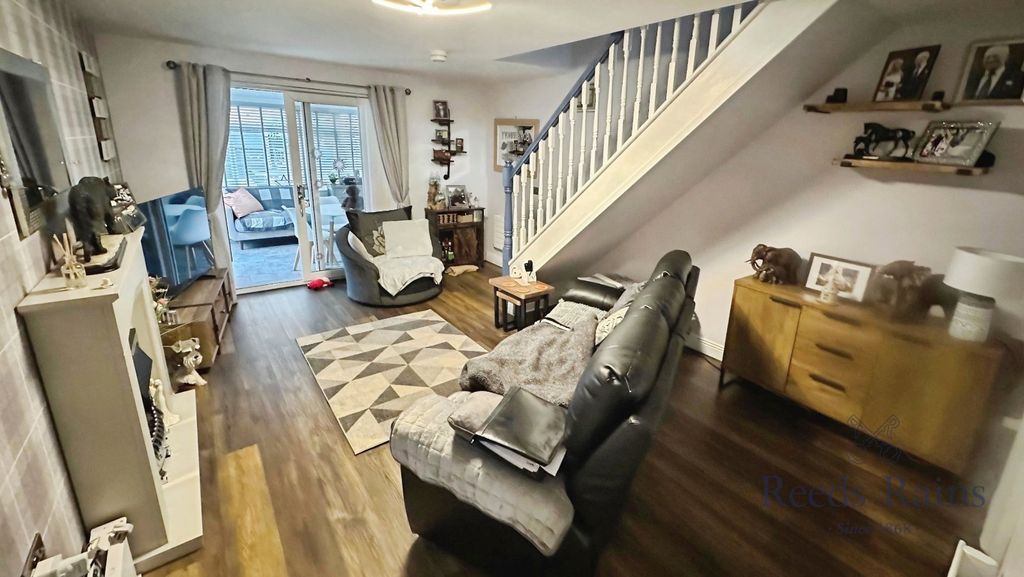 Property photo 3 of 13 Lounge