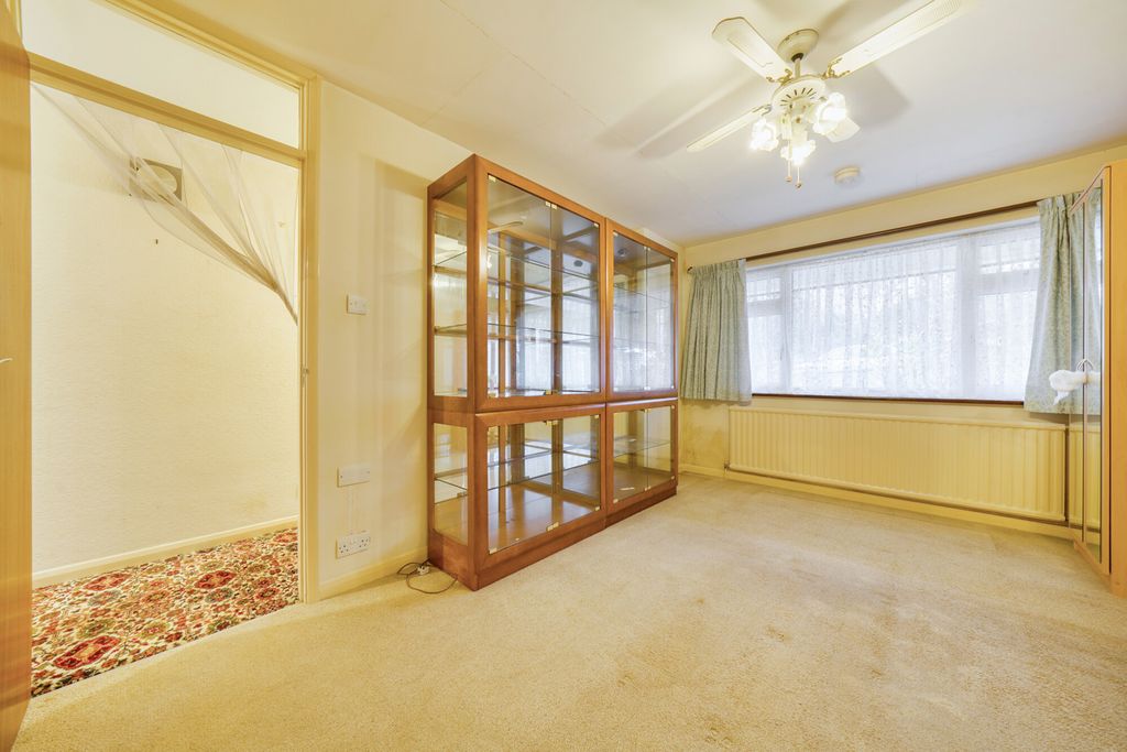 Property photo 3 of 25 Bedroom