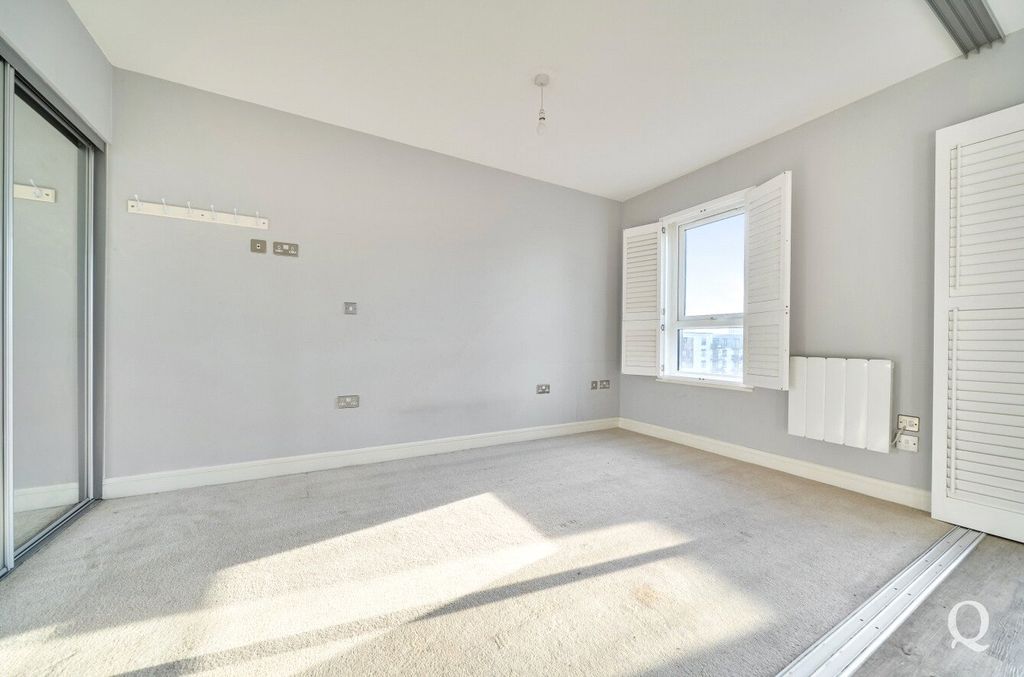Property photo 3 of 31 F7c45dc6-A73E-419...