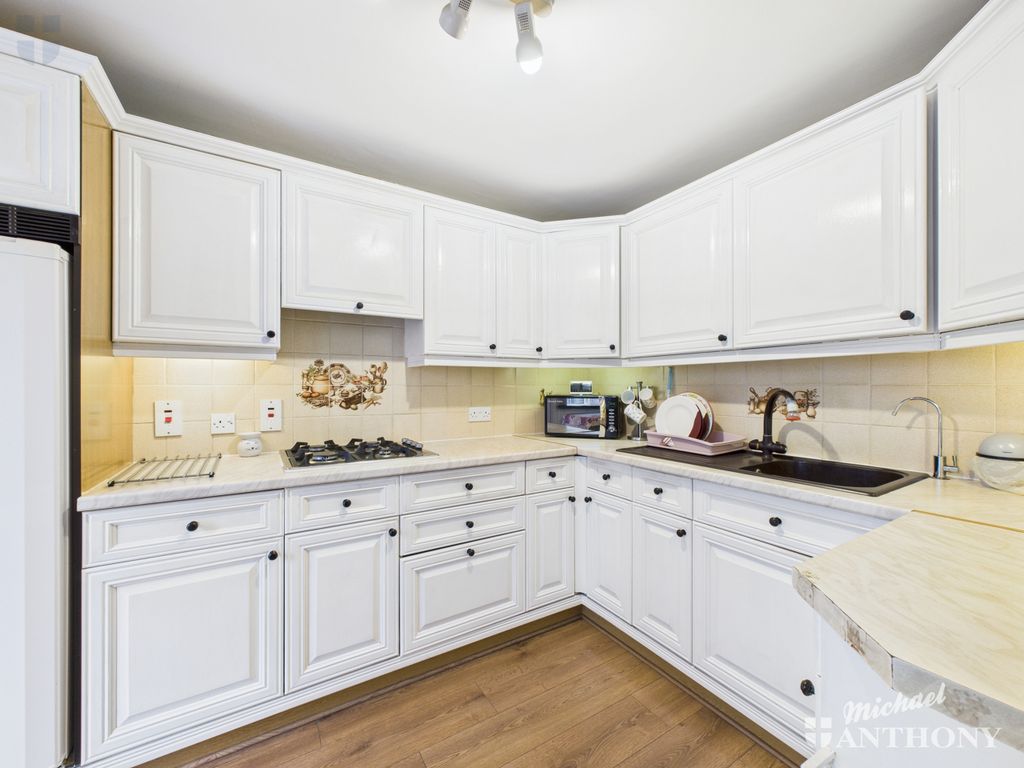 Property photo 2 of 15 Cam03218G0-Pr0778-Still001