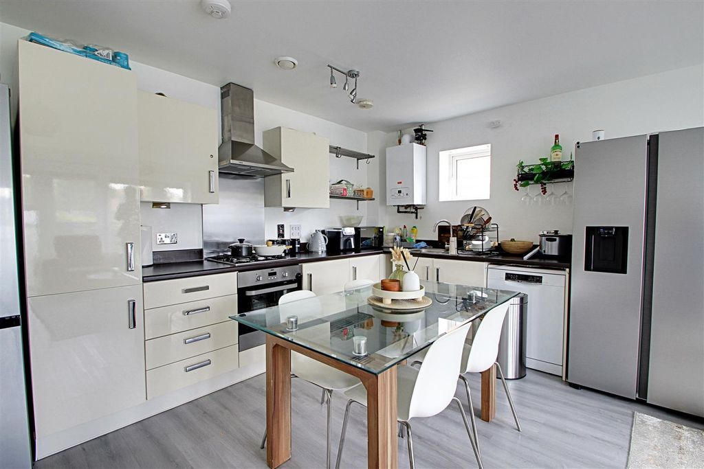 Property photo 3 of 14 Kitchen Diner.Jpg