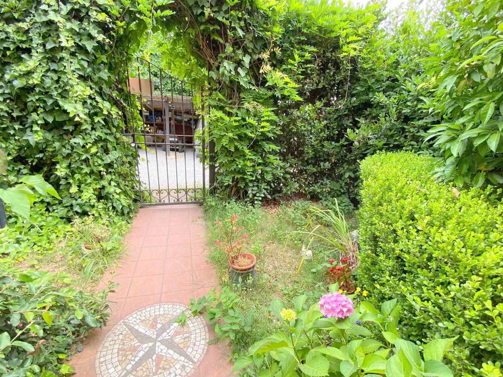 Property photo 2 of 30