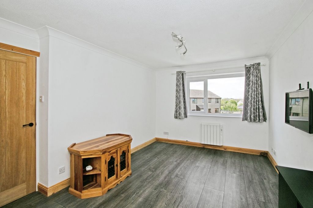 Property photo 3 of 10 Photo