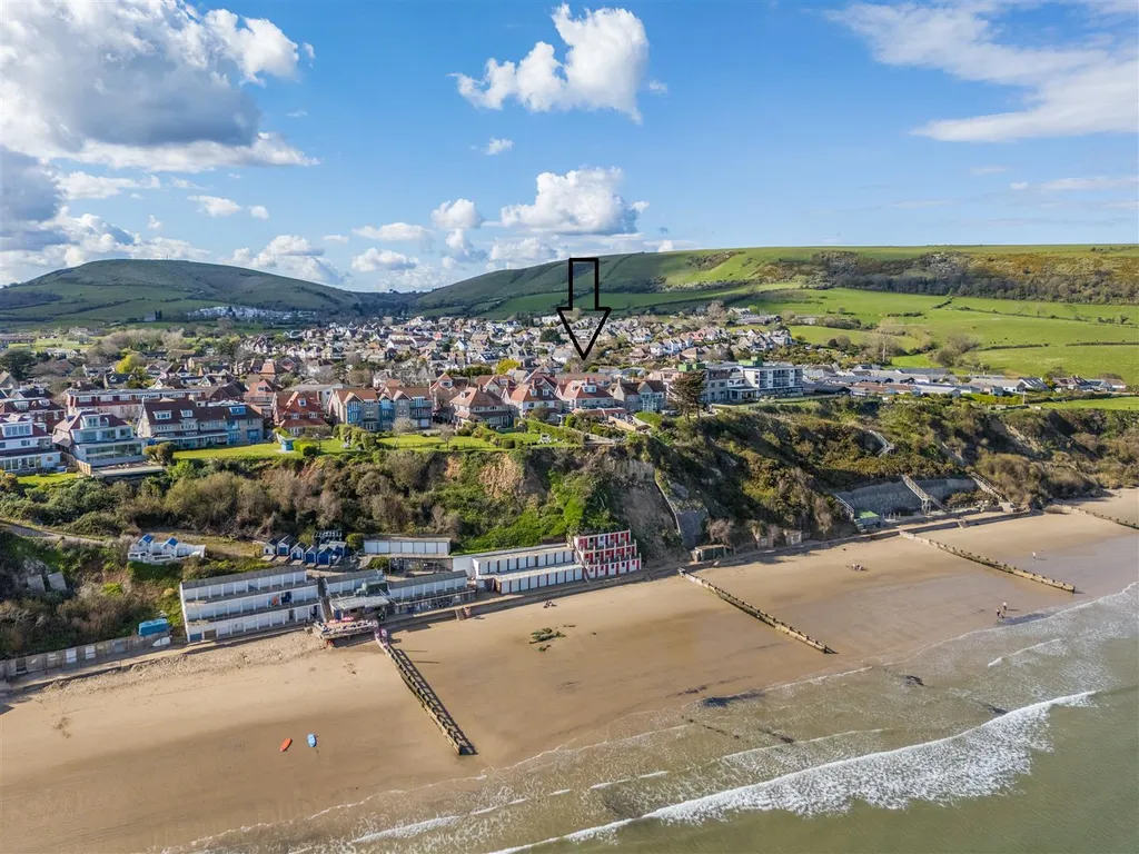 Apartment in Swanage, Dorset - View 3