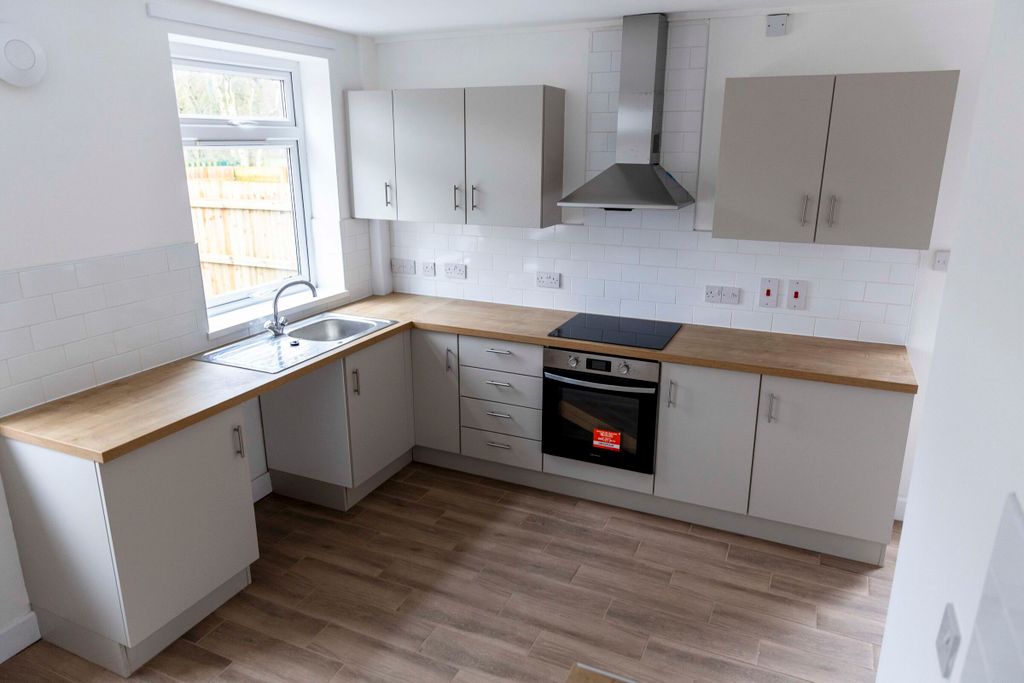 Property photo 2 of 37