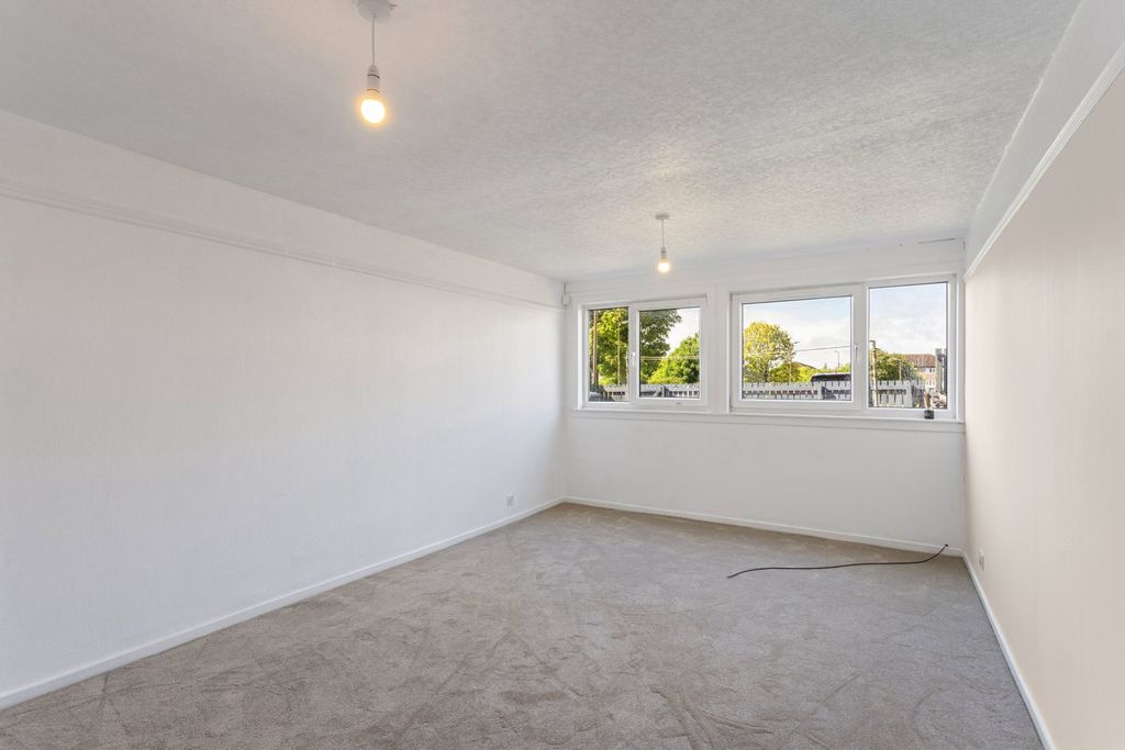 Property photo 3 of 25