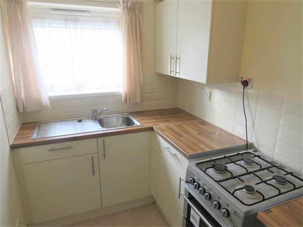 Property photo 3 of 9 Kitchen