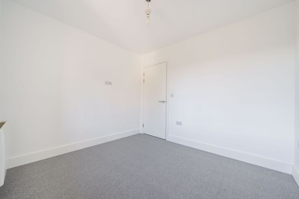 Property photo 3 of 10 Photo 8