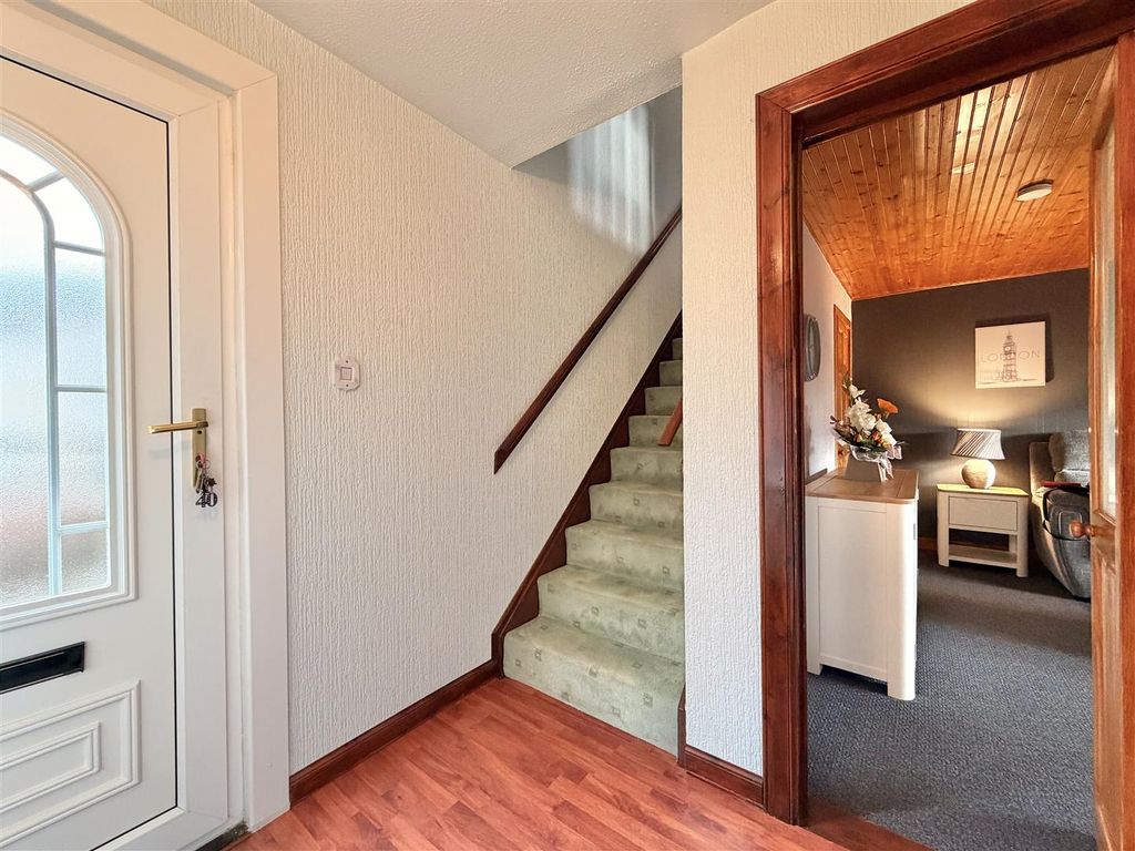 Property photo 2 of 15 Hallway