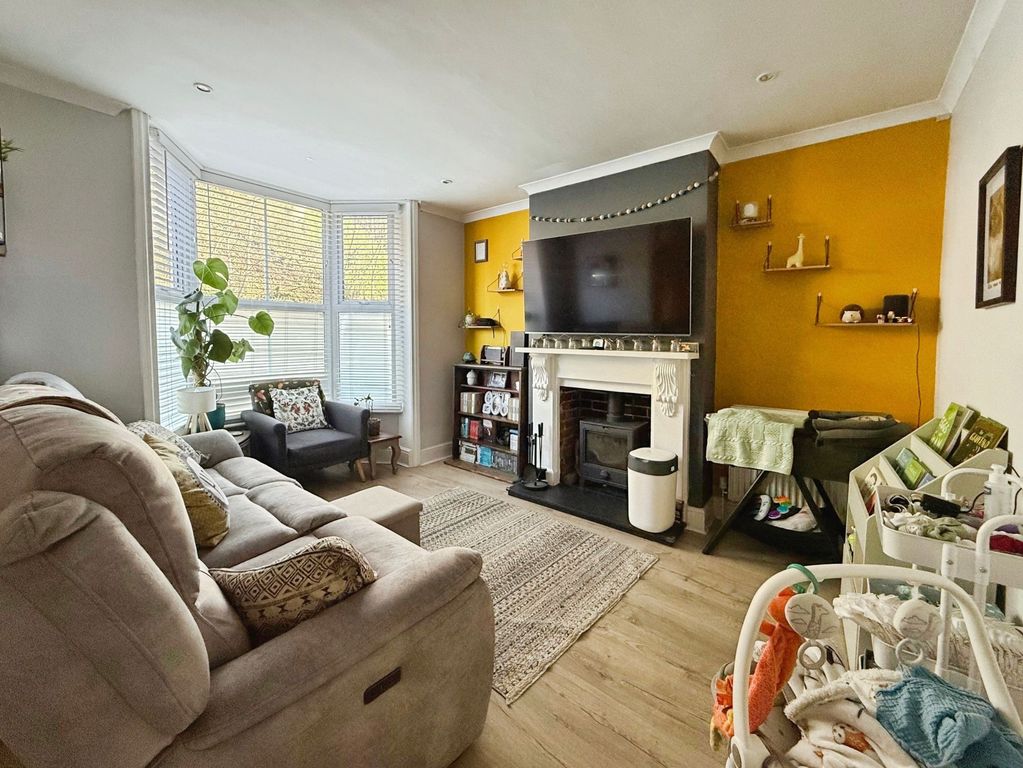 Property photo 3 of 15 Lounge