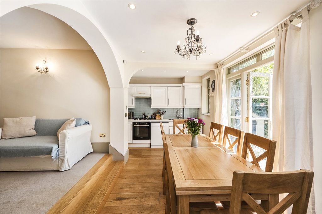 Property photo 2 of 8 Dining/Kitchen