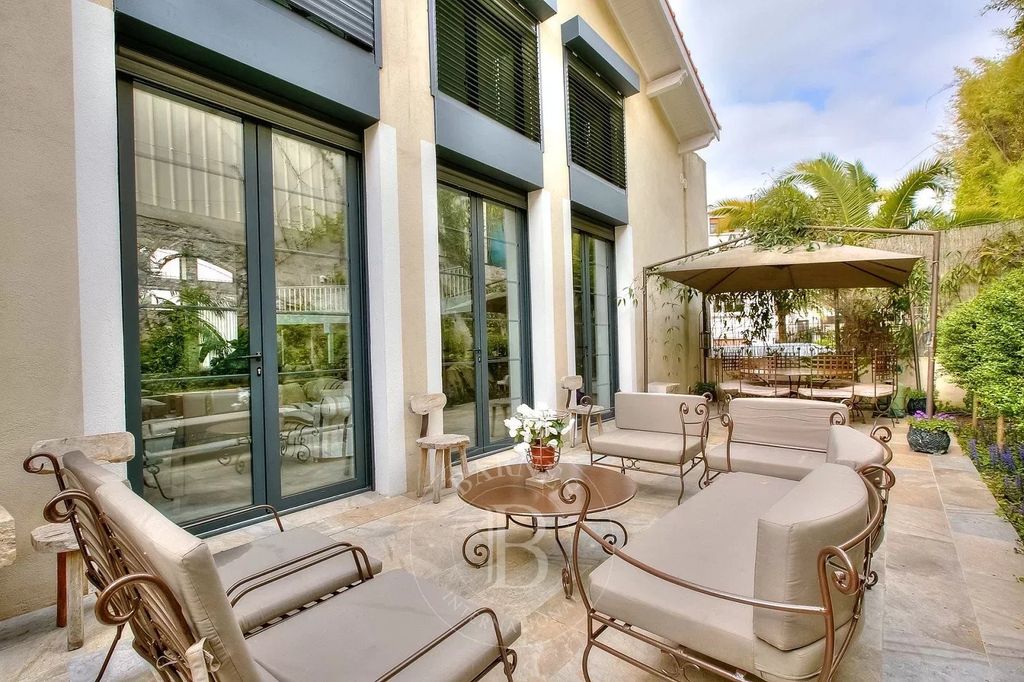 Property photo 2 of 10 Outdoor