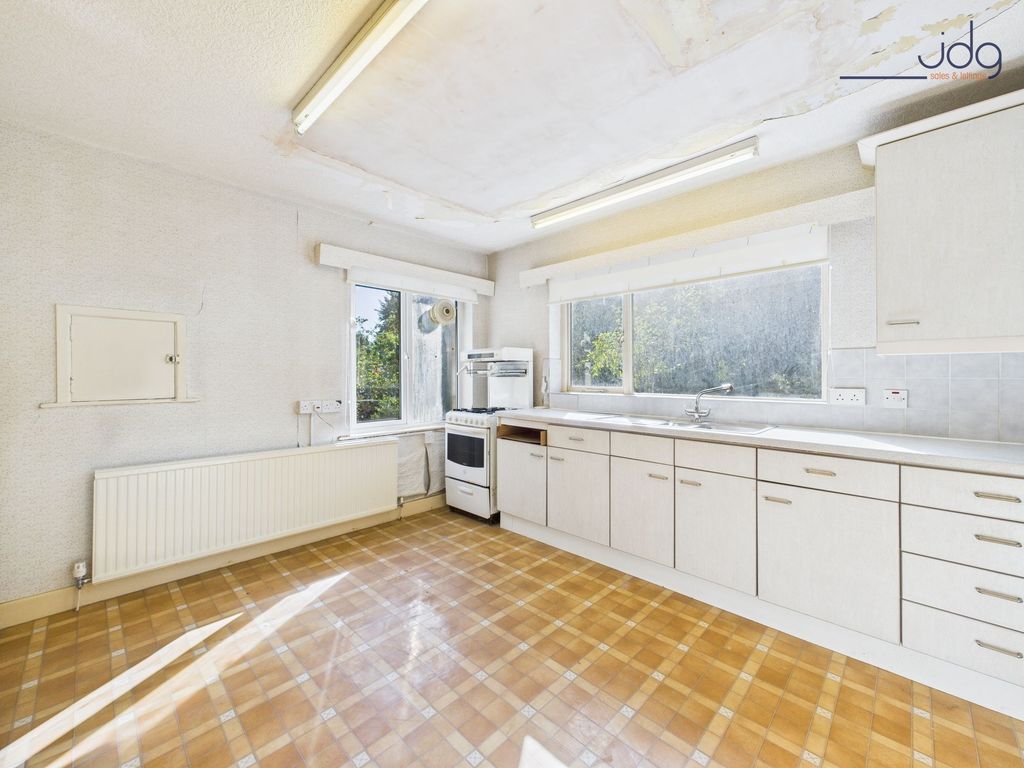 Property photo 2 of 17 Kitchen