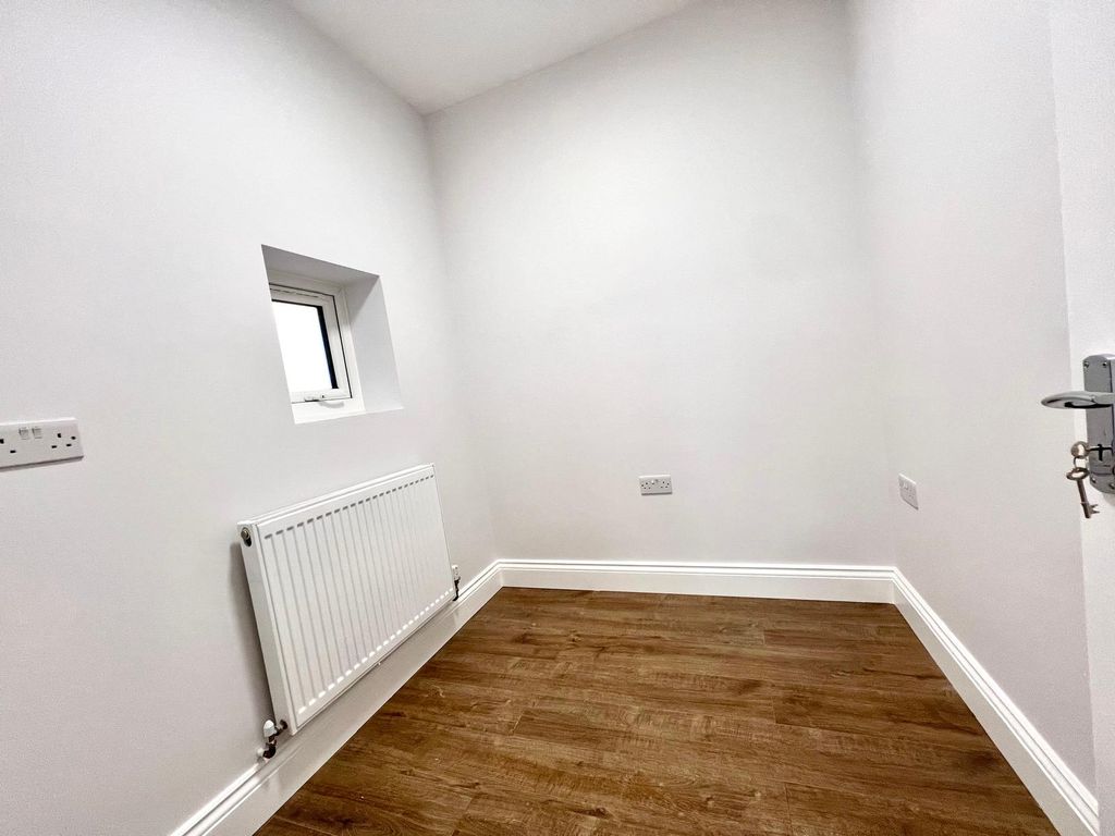 Property photo 3 of 26