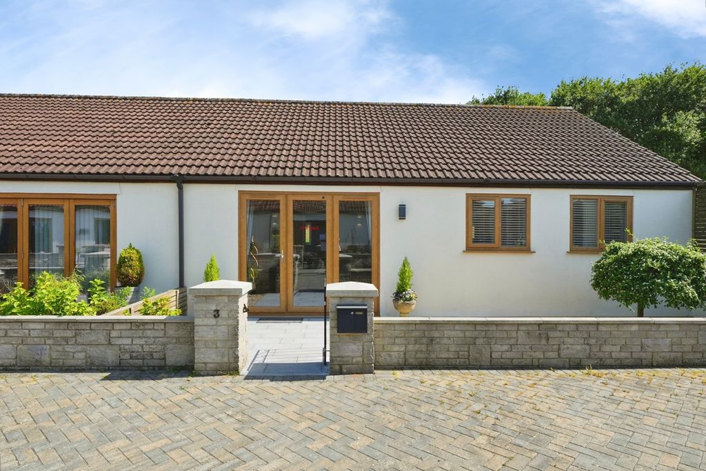 Property photo 1 of 18 Pbox-Img.Jpg