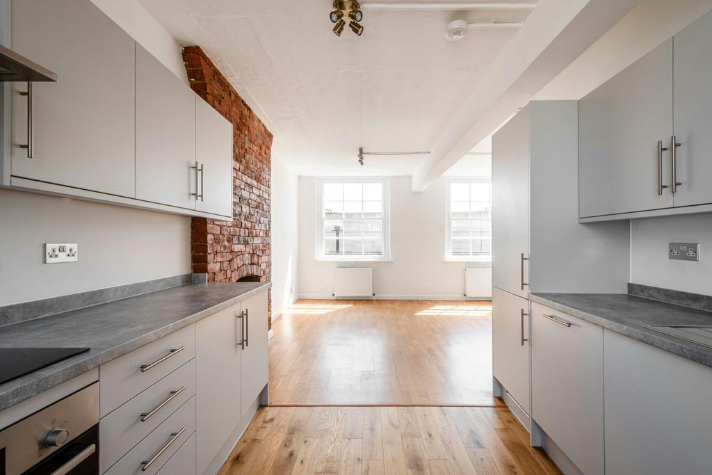 Property photo 3 of 14 Sclater St 93-95 F5 - Low Res 13.Jpg