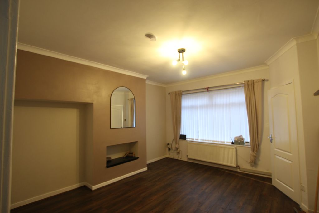 Property photo 3 of 18 Lounge 2