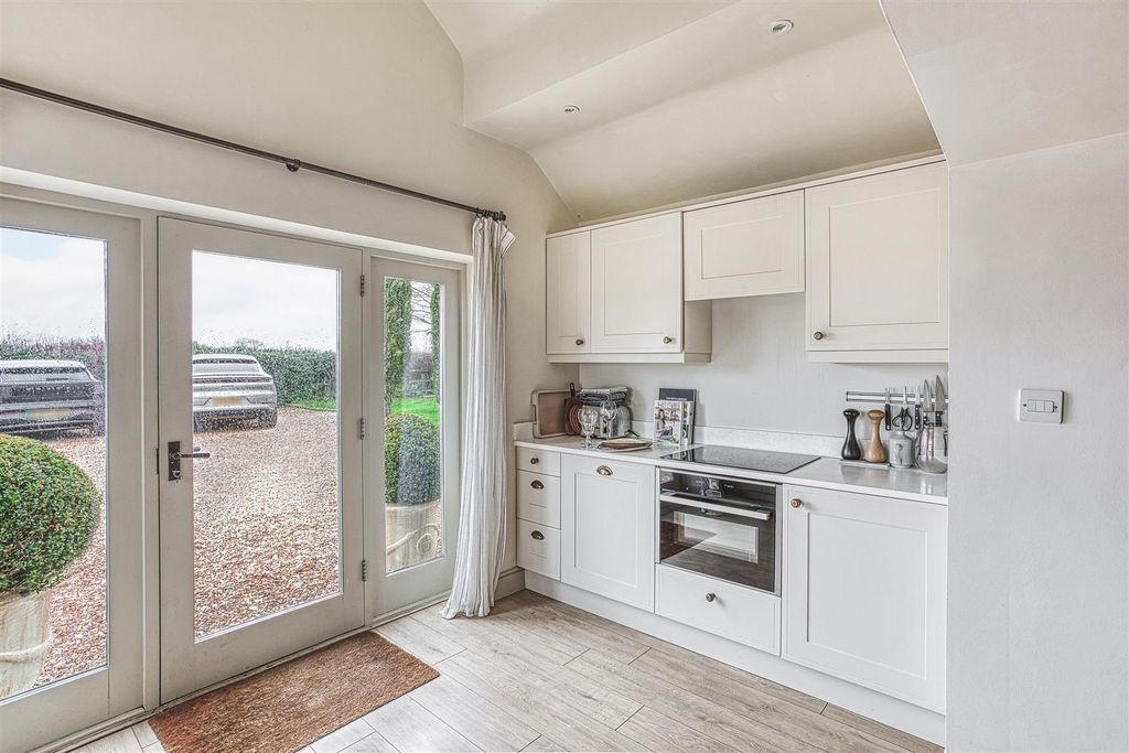 Property photo 3 of 13 316A1390_Hdr.Jpg