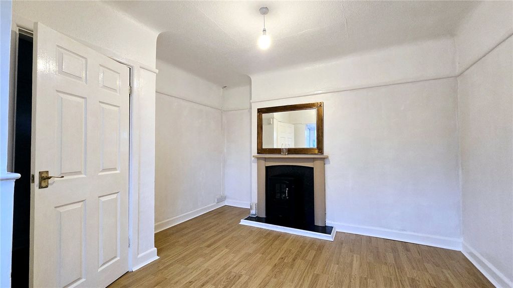 Property photo 2 of 17 Picture No. 35