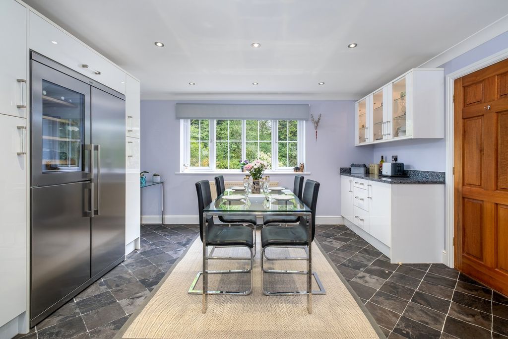 Property photo 2 of 31 Orchard House-11