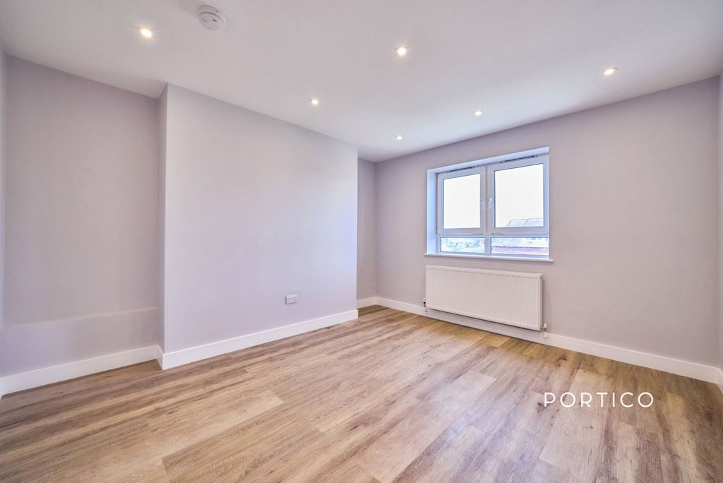 Property photo 2 of 16 Pbox-Img.Jpg