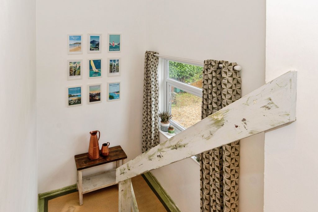 Property photo 2 of 17 Staircase