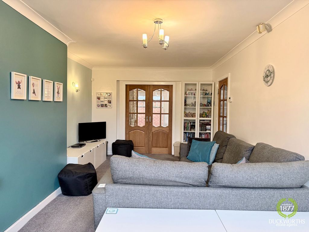 Property photo 2 of 28