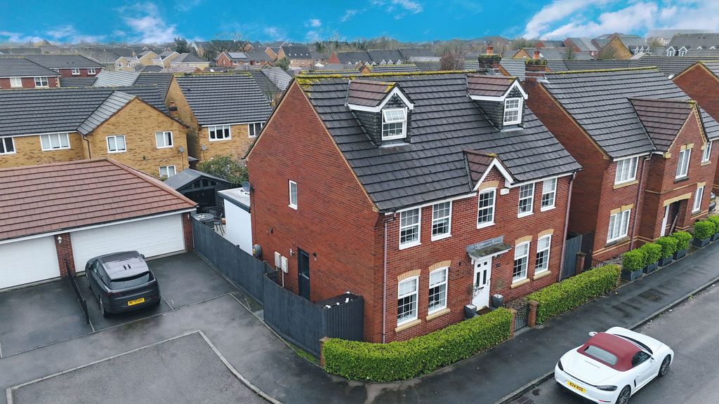 Property photo 3 of 54